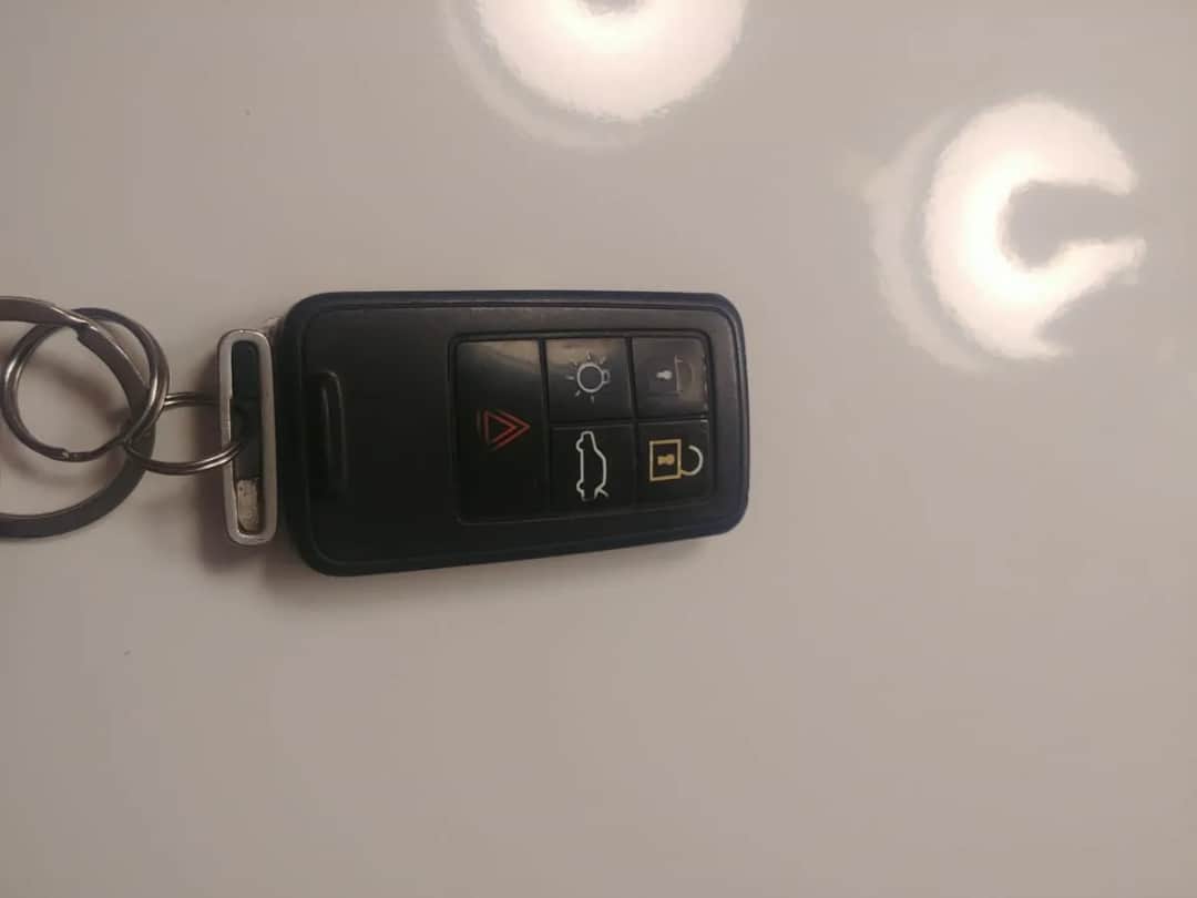 Wymiana baterii w kluczyku Volvo XC60 - uniknij problemów z działaniem