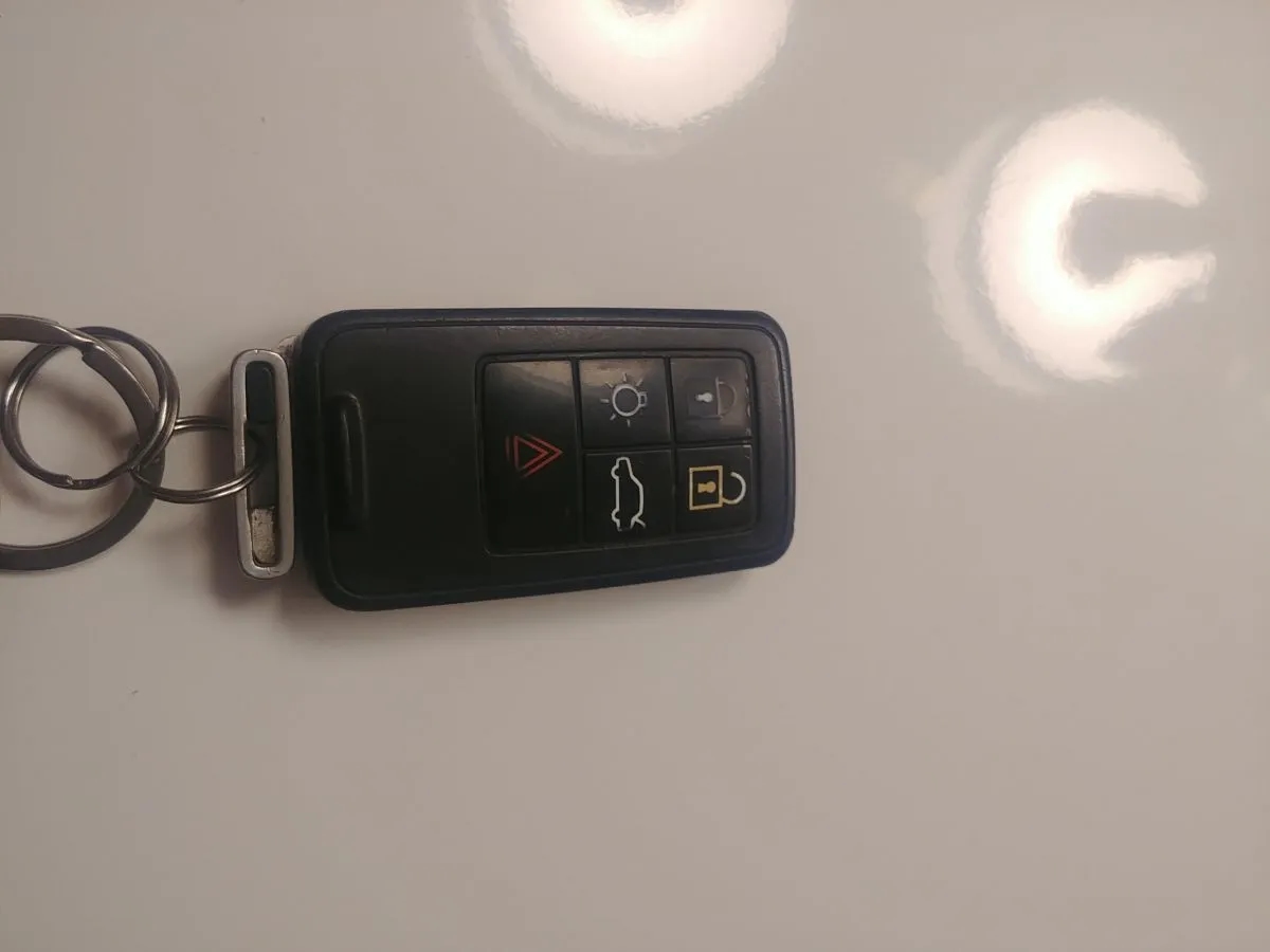 Wymiana baterii w kluczyku Volvo XC60 - uniknij problemów z działaniem