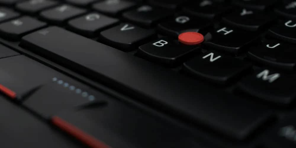 Jak włożyć klawisz do laptopa - proste kroki, które uratują klawiaturę