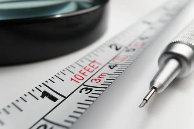 Jak sprawdzić rozmiar ekranu w laptopie - proste metody pomiaru